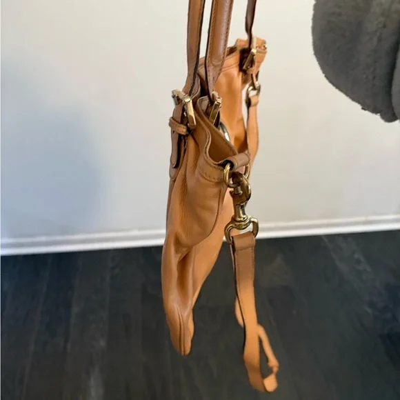 Gucci Brown Leather Shoulder Bag with Gold Accents - Picture 5 of 9